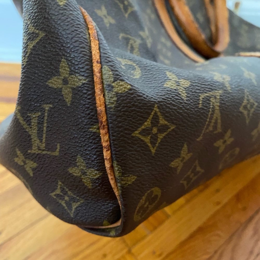 Vintage Louis Vuitton duffle bag! - Picture 11 of 16